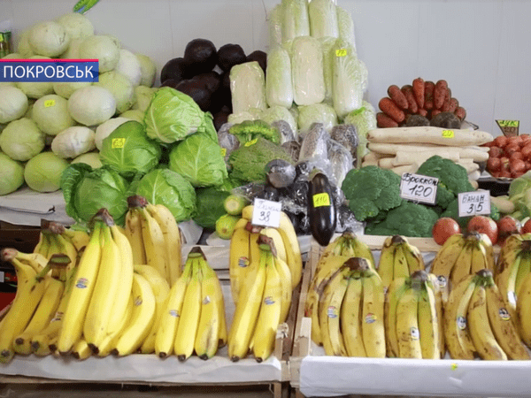 Из-за высоких цен многим жителям Покровска приходится только любоваться на свежие овощи и фрукты