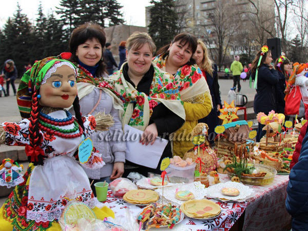 В Селидово ярко и весело отметили Масленицу