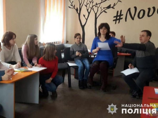 В Новогродовке полицейские учат школьников, как общаться без конфликтов