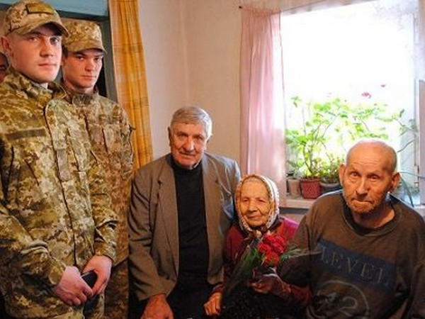 В Новогродовке ветерана Второй мировой войны поздравили с 94-летием