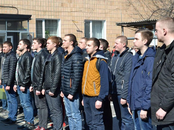 В Покровске первую партию призывников отправили в армию