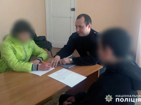 Чтобы решить конфликт между парнем и девушкой в одной из школ Мирнограда, пришлось привлекать полицию