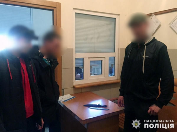 На вокзале в Покровске задержали вооруженного мужчину