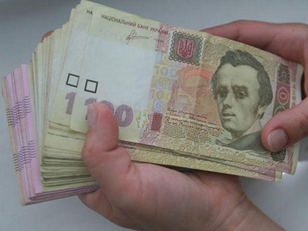 В Покровском районе женщина украла деньги из детской комнаты своей подруги