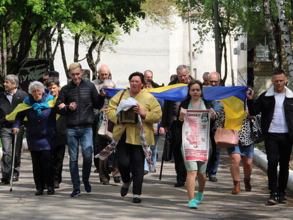В Покровске прошло патриотическое шествие