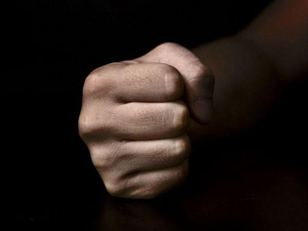 Жители Горняка ворвались ночью в чужой дом, чтобы избить и ограбить хозяина