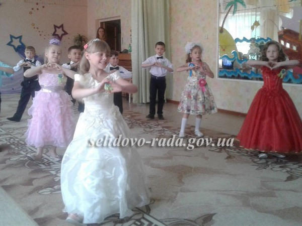 В Украинске дети попрощались с детским садом
