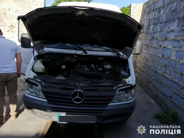 В Покровске обнаружили Мерседес с перебитыми номерами