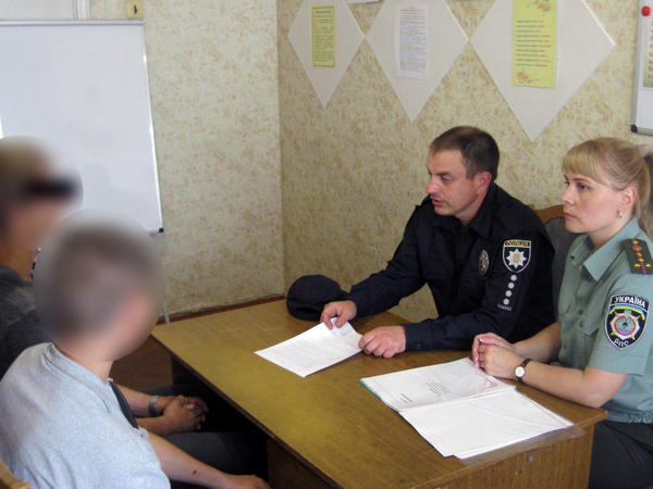 В Селидово полицейские провели серьезную беседу с трудными подростками