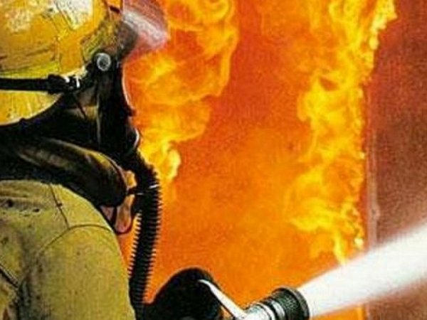 Во время пожара в многоэтажке в Украинске удалось спасти женщину