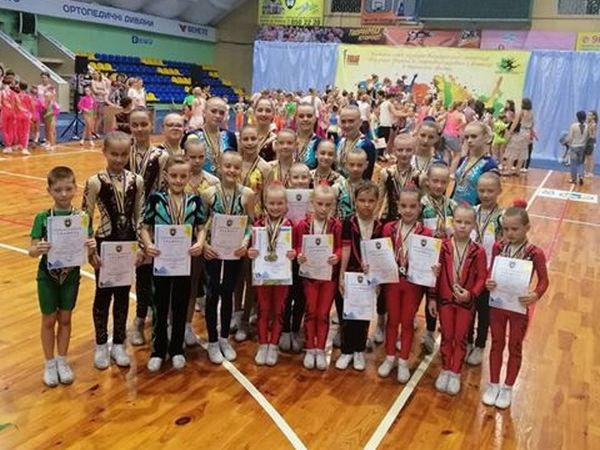 Команда по спортивной аэробике из Горняка феерично выступила на Открытом чемпионате Черкасской области