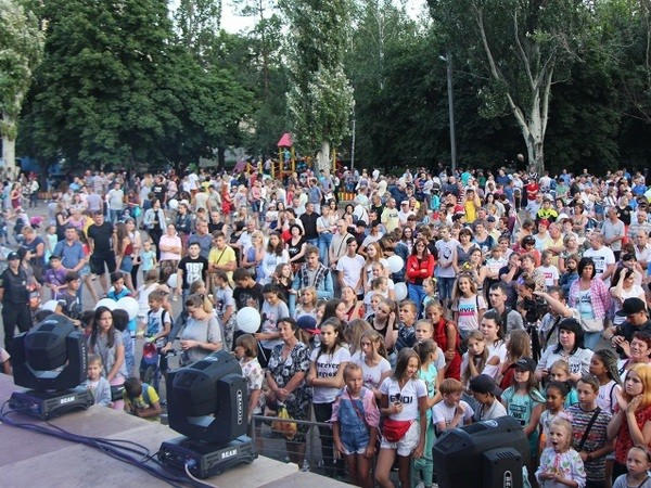 В Селидово масштабно и весело отметили День Конституции Украины