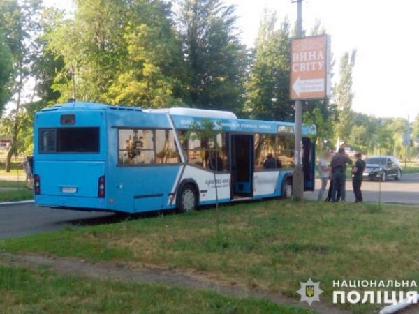 В Покровске 11-летняя девочка попала под колеса автобуса