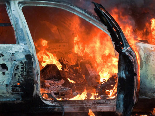 В Мирнограде сожгли автобус и автомобиль