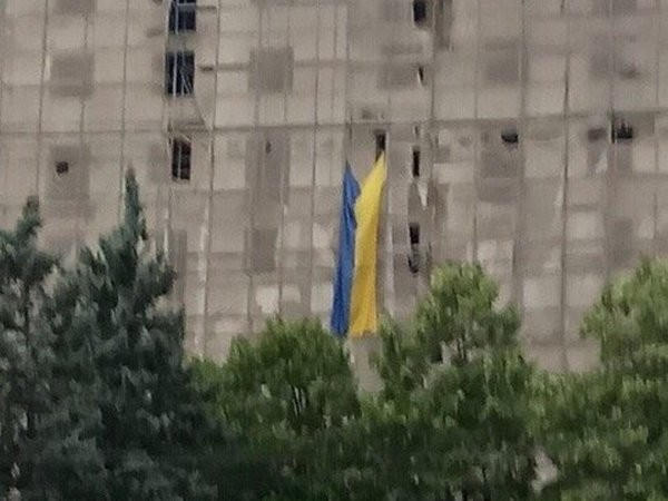 В центре оккупированного Донецка звучал гимн Украины и развевался украинский флаг