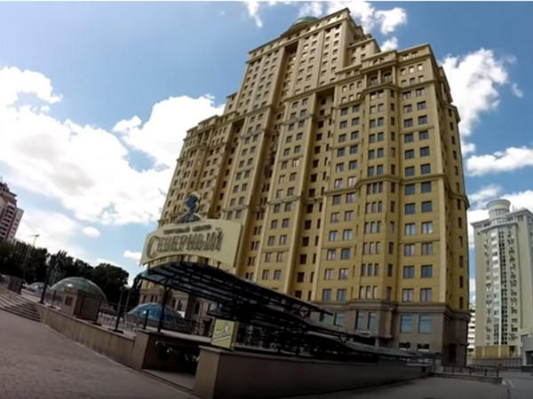 Самый большой бизнес-центр оккупированного Донецка уходит под воду