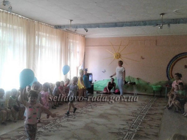 В Украинске для детей организовали летние развлечения