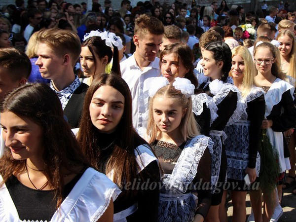 В школах Селидово прозвенел первый звонок