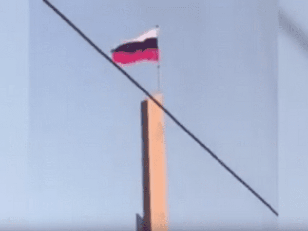 В центре оккупированного Донецка вместо флагов «ДНР» подняли флаги России