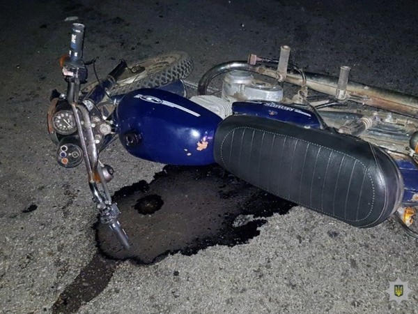 На дороге Селидово - Цукурино автомобиль врезался в 16-летнего мотоциклиста