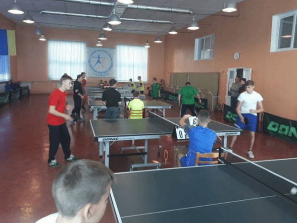 Селидовские лицеисты заняли второе место на региональных соревнованиях по настольному теннису