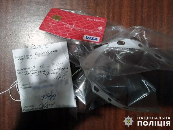 Полицейские задержали жителя Горняка, который за покупки в магазинах рассчитывался чужой банковской картой