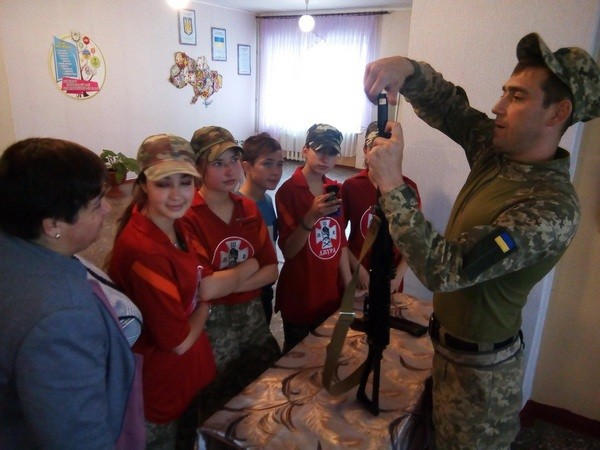 Военные провели мастер-классы для цукуринских школьников