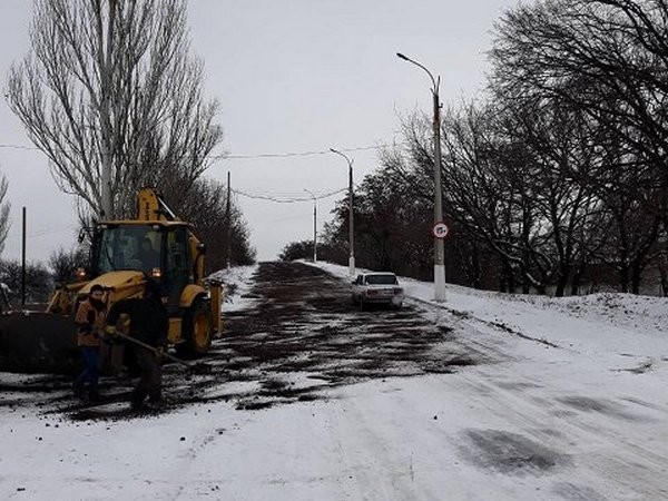 Как в Новогродовке борются с последствиями зимней непогоды