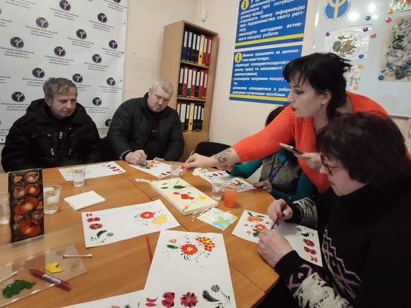 Для жителей Новогродовки проводят антистрессовые тренинги