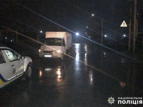 В Покровске автомобиль сбил насмерть женщину, а ее дочь с травмами оказалась в реанимации