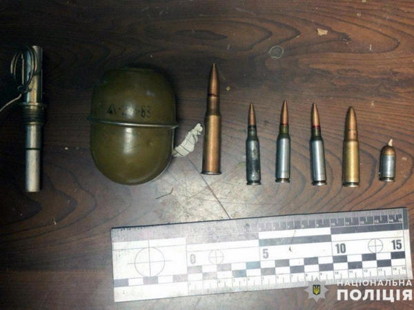 На автостанции в Покровске задержали мужчину с гранатой и боеприпасами