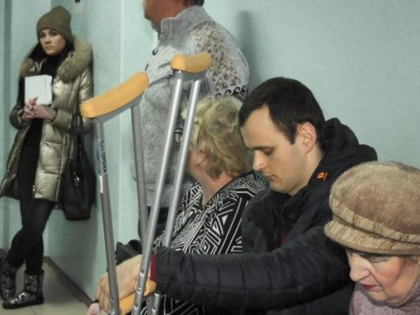 Гололед укладывает на больничные койки жителей Покровска