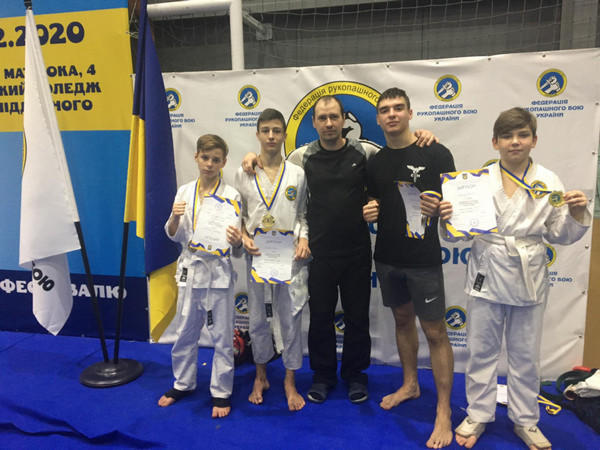 Бойцы из Покровска завоевали медали на чемпионате Украины по рукопашному бою