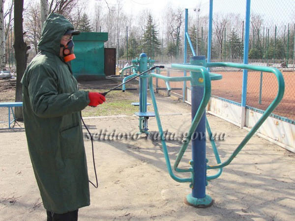 В Селидово продолжают дезинфицировать общественные места и транспорт
