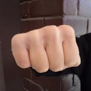 В Доброполье шахтер получил по лицу из-за 24 гривен и мобильного телефона