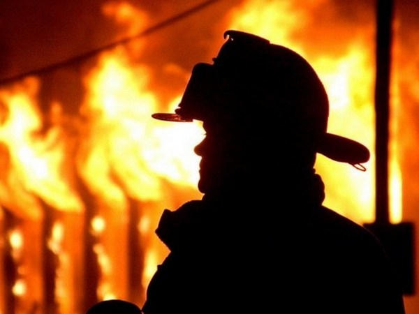 На пожаре в Горняке удалось спасти мужчину