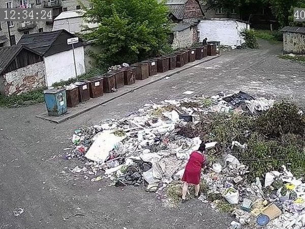На мусорных площадках в Новогродовке установили видеокамеры