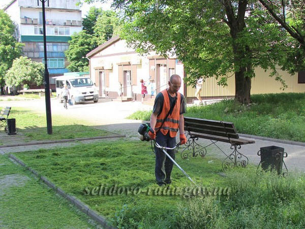 Улицы Селидово продолжают приводить в порядок