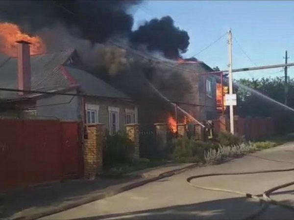В Покровске сгорел дотла двухэтажный дом, на строительство которого копили 15 лет