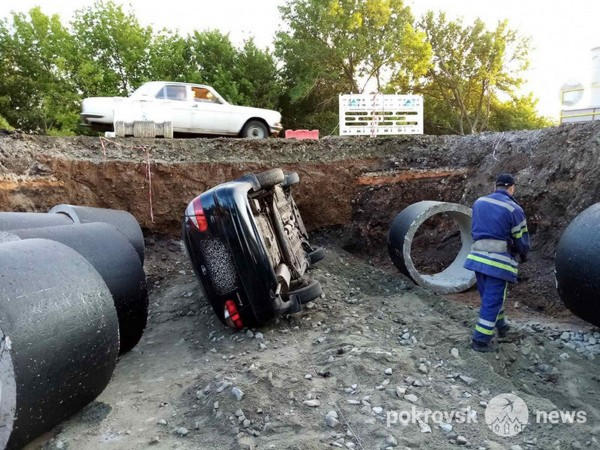 На трассе в Покровском районе перевернулся автомобиль