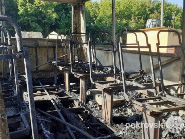 В Покровске сгорел дотла автобус