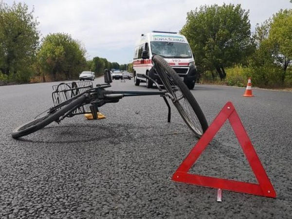 В Покровском районе «скорая» сбила велосипедиста, который впоследствии скончался в больнице