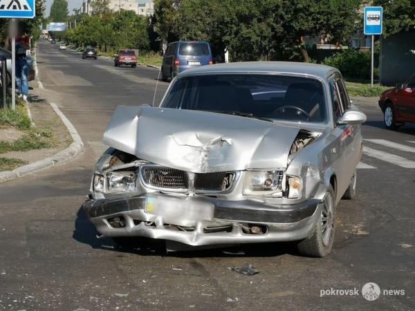 В Покровске не разминулись две «Волги»