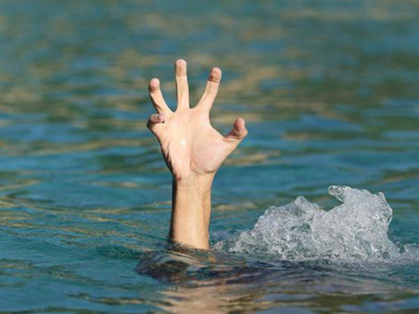 В водоеме на территории парка «Юбилейный» в Покровске обнаружили труп мужчины