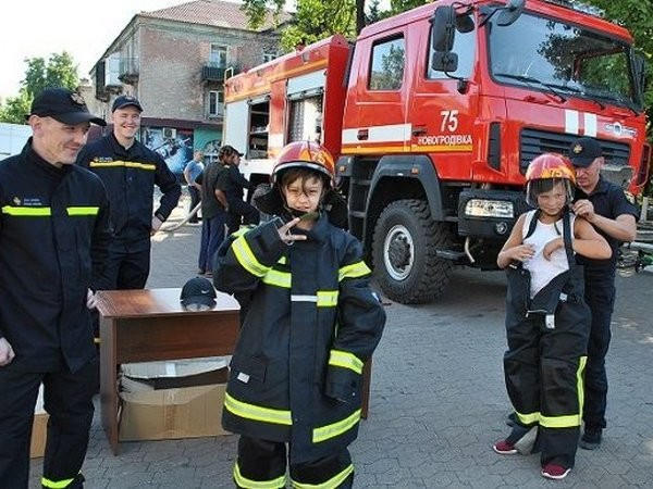 В Новогродовке спасатели устроили для детей незабываемый праздник