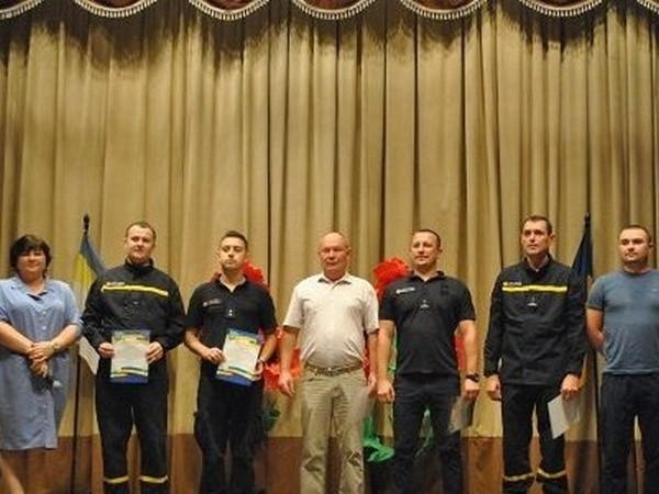 Спасателей из Селидово, Новогродовки и Горняка торжественно поздравили с профессиональным праздником