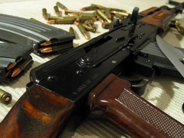 Житель Украинска нашел в лесу арсенал оружия и боеприпасов