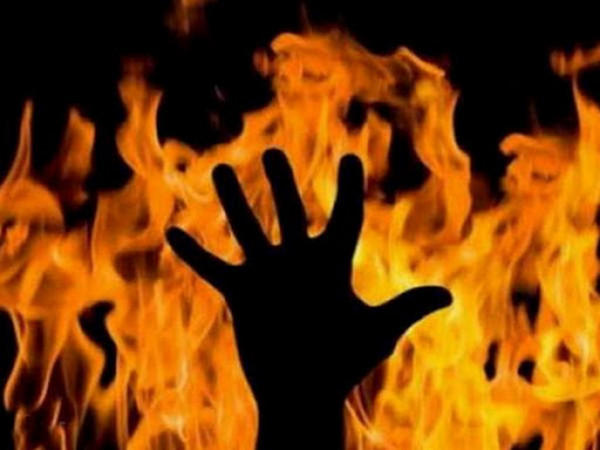 В Покровске спасатели вывели из горящего дома мужчину