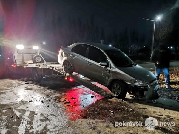 В Покровске не поделили дорогу два «Шевроле»