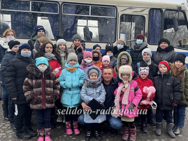 25 детей из Селидовской ОТГ отправились на отдых в «Изумрудный город»